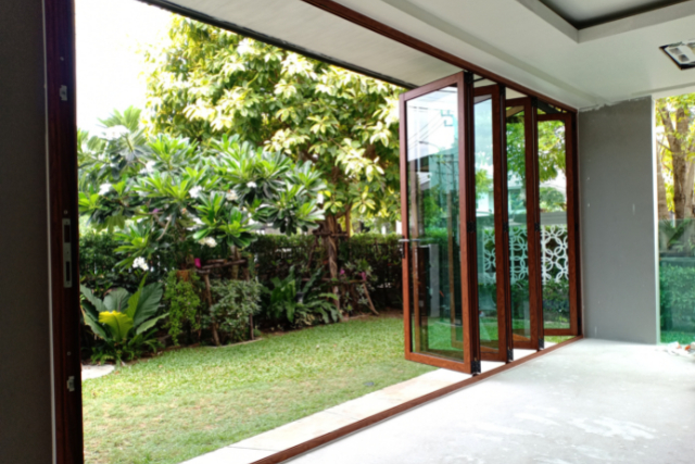 Aluminum glass doors